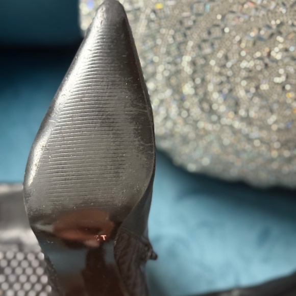 ONE TIME SALE !Nine West All LEATHER high ankle boot with Embossing--size 8- - Picture 3 of 5